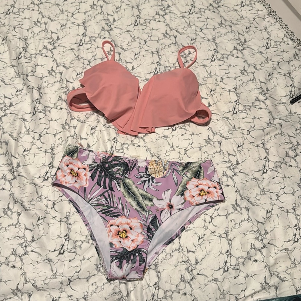 SHEIN bikini Floral Top/bottom (new with liner)